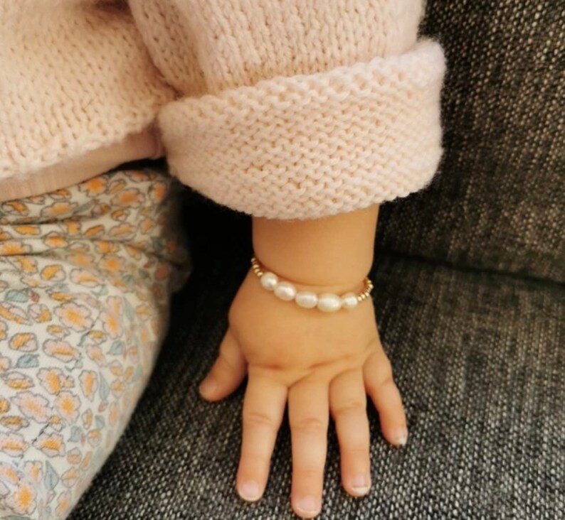 Pearl and gold bracelet, dainty bracelet, handmade bracelet, gold-filled beaded bracelet, mom bracelet, kid bracelet, handmade bead bracelet image 4