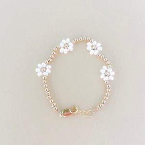 White daisy bracelet- 14k gold filled jewelry- baby bracelet- mom and baby bracelets-flower bracelet- beaded bracelet