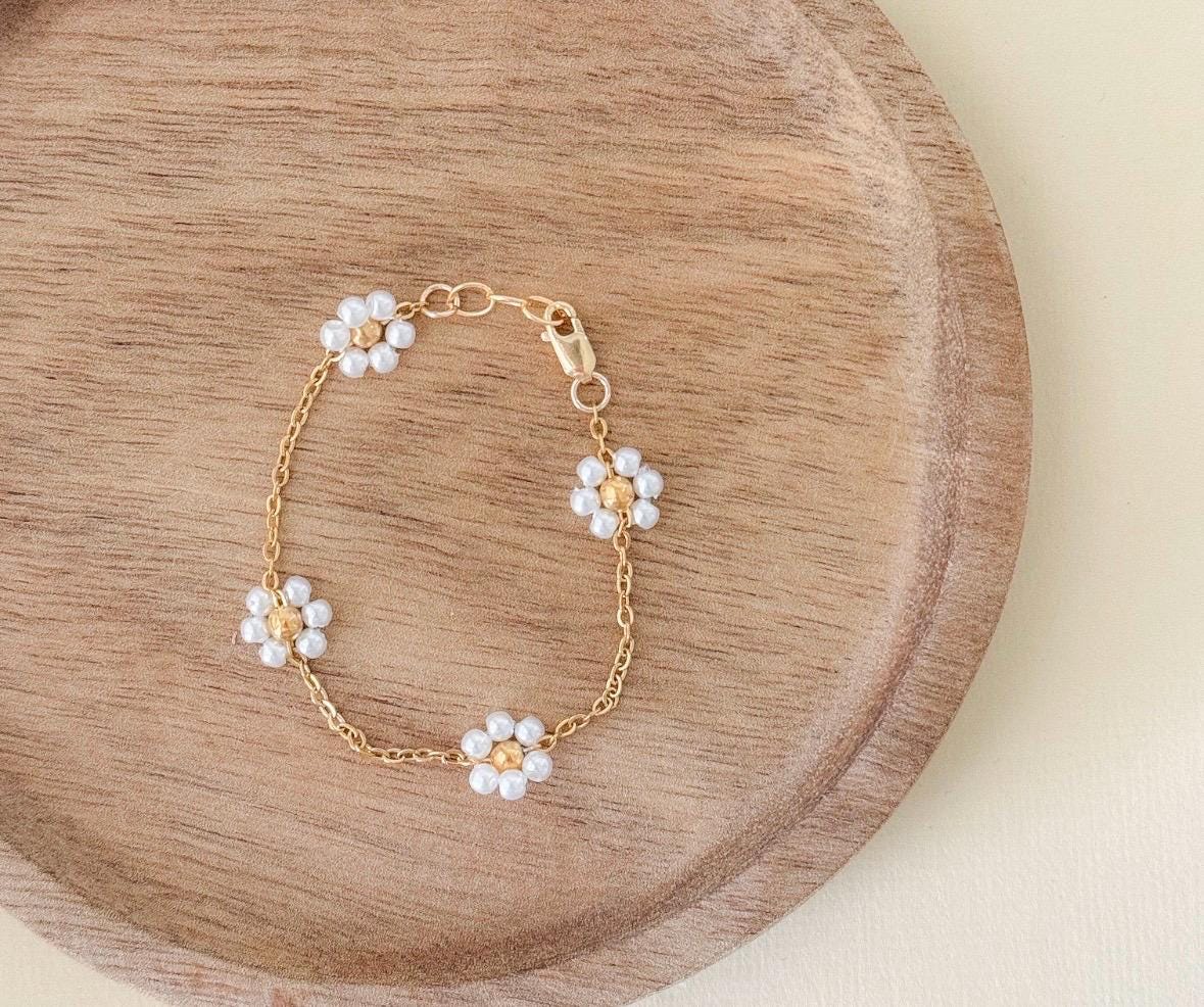 Pearl flower chain bracelet, baby chain bracelet, daisy chain bracelet,gold filled flower bracelet, pearl bracelet, baby girl flower jewelry