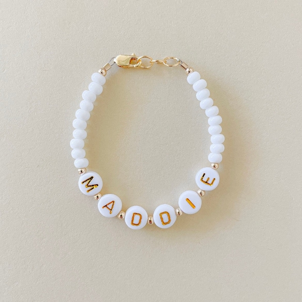 Pulsera de niña personalizada, pulsera de nombre, pulsera de bebé, pulsera de niño pequeño, regalo de baby shower, pulsera de mamá, pulsera personalizada, regalo de nombre