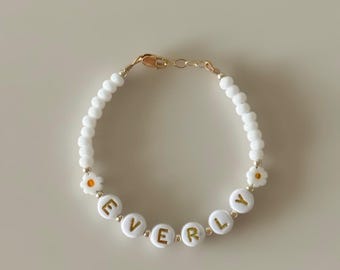 white daisy beaded name bracelet, 14k gold filled kids bracelet, gold baby bracelet, custom name bracelet, mom and me bracelet,