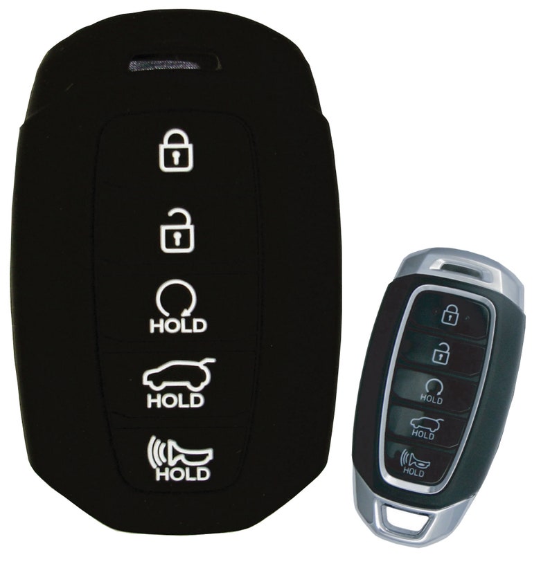 Puede incluir: Funda de silicona negra para llave de coche con cinco botones. Los botones est&aacute;n etiquetados con "Hold" y tienen iconos para bloquear, desbloquear, abrir el maletero y p&aacute;nico.
