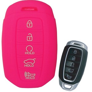 Puede incluir: Funda de silicona rosa para llave de coche con cinco botones. Los botones tienen iconos para bloquear, desbloquear, abrir el maletero, p&aacute;nico y mantener. La funda de la llave est&aacute; dise&ntilde;ada para proteger la llave de ara&ntilde;azos y suciedad.