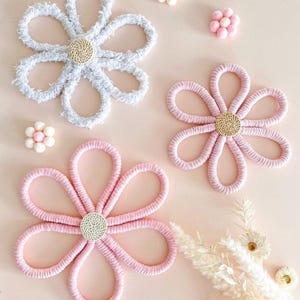 Trío de flores rosas para colgar en la pared: decoración para habitación de niñas, arte de pared infantil, decoración para habitación de bebé, decoración para habitación de niño pequeño