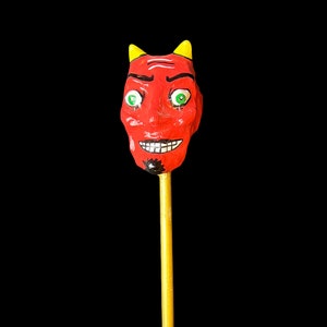Diable Maraca hochet en papier mâché Art folklorique mexicain - jour des morts - artisan El Diablo Shaker vintage