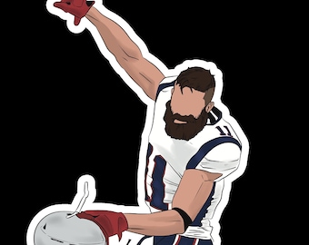 Pode incluir: Ilustração de um jogador de futebol americano em uniforme branco e azul marinho, segurando um capacete. O jogador está em movimento, com um braço levantado e o outro segurando o capacete. A imagem tem um fundo preto.