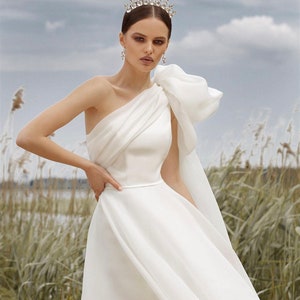 Bridal gown with train Princess wedding dress with a bow Luxury wedding dress Royal wedding dress GALA