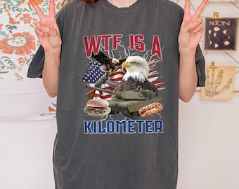 Camiseta "WTF Is A Kilometer", divertida camiseta del 4 de julio, sudadera con la bandera del águila de EE. UU., camiseta con meme de EE. UU., regalo del Día de la Independencia, camiseta patriótica de cuello redondo