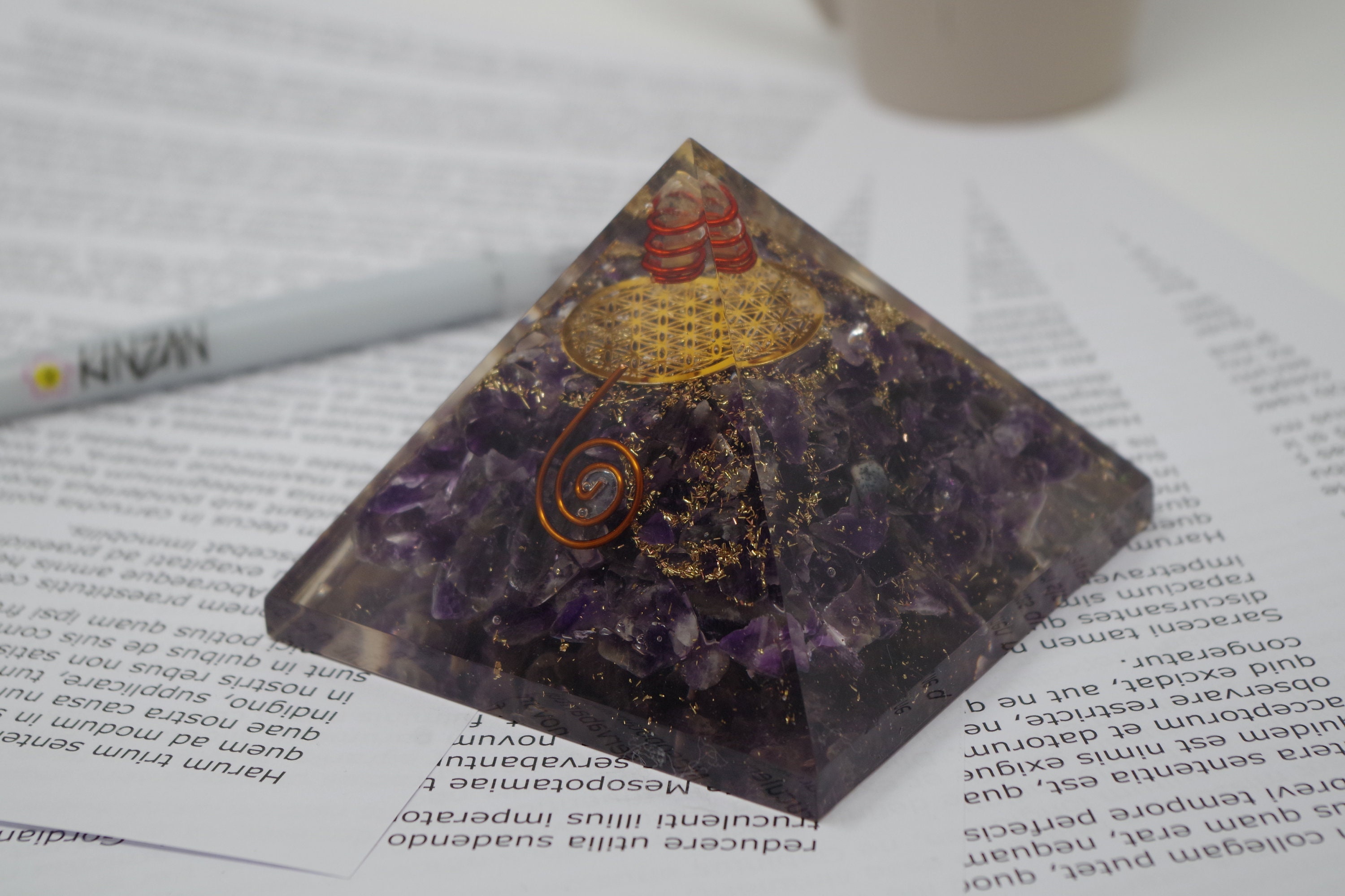 Orgonite Orgone Pyramide Améthyste Fleur de Vie 9x9x7 Reiki