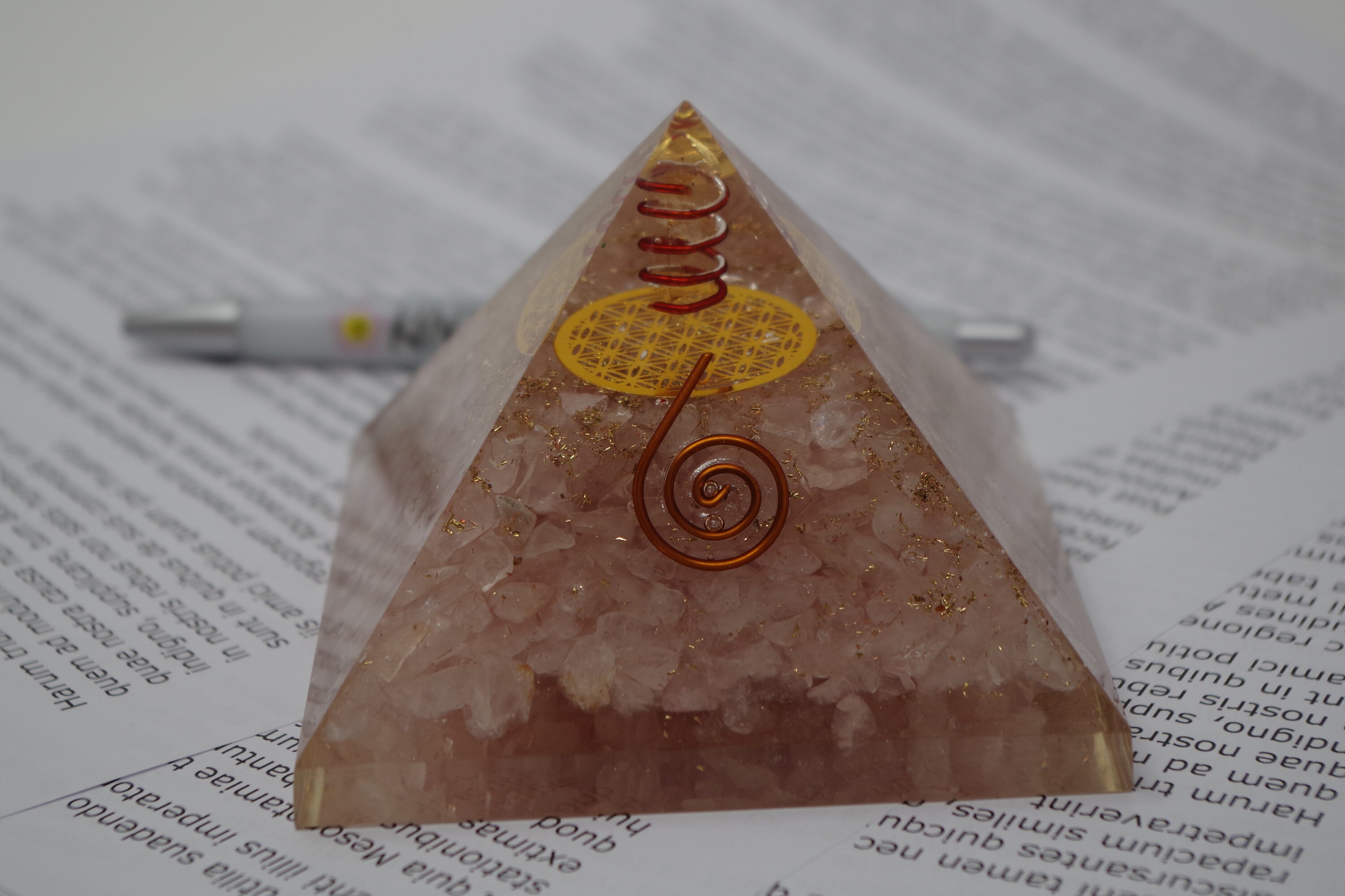 Orgonite Orgone Pyramide Quartz Rose Fleur de Vie 9x9x7 Reiki