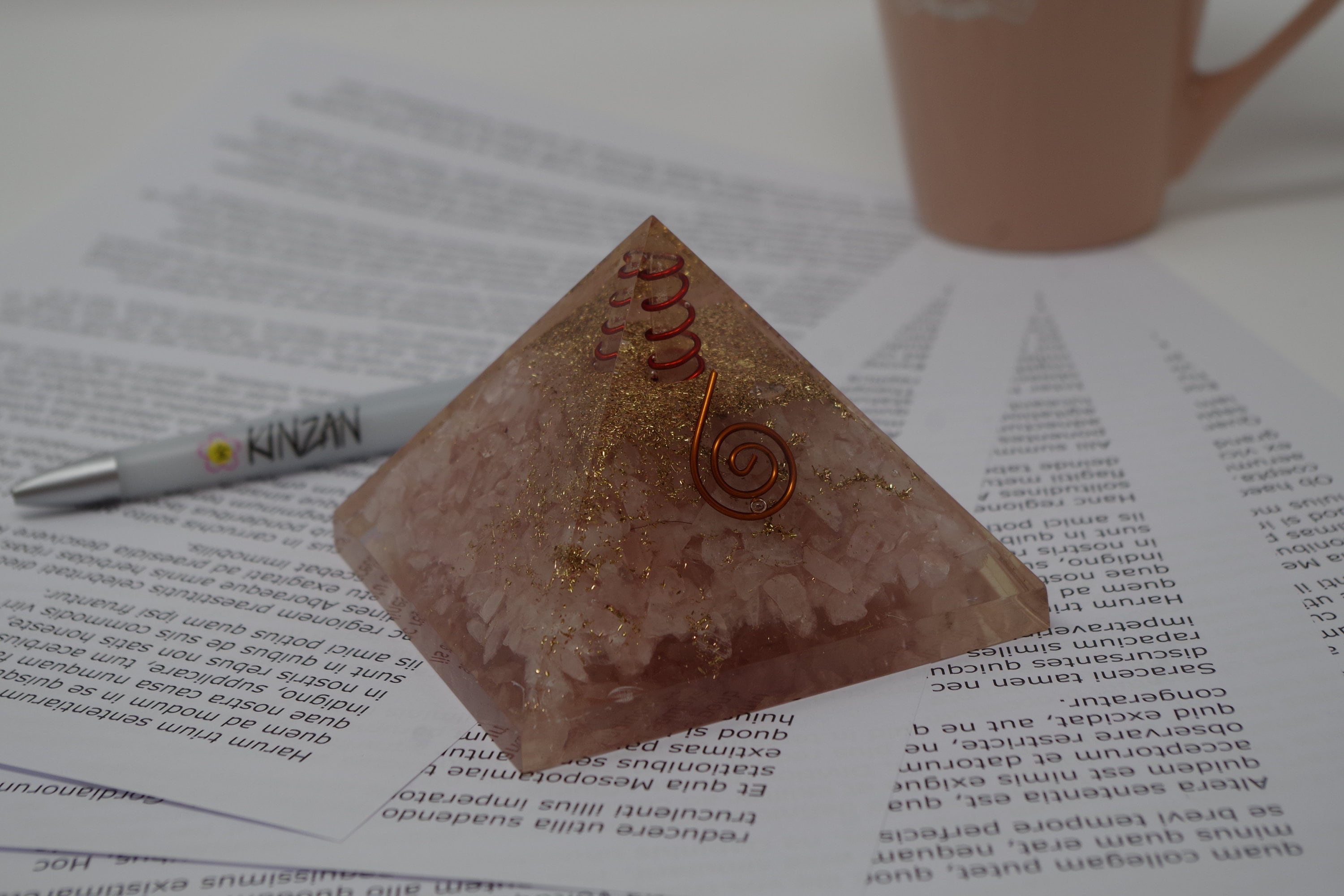 Orgonite Orgone Pyramide Quartz Rose 9x9x7