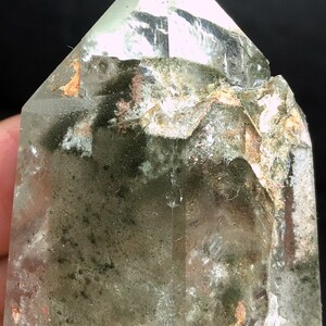 74g Natürlicher Phantom &#39;Green Ghost&#39; QUARZ Kristall Punktpoliert Heilung / Regenbogen / Wurzelchakra / Zeigt Schichten von Wachstumsenergie Heilung c148