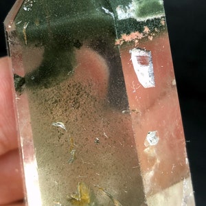 56g Natürliche Phantom &#39;Green Ghost&#39; QUARZ Kristall Punktpoliert Heilung / Regenbogen / Wurzelchakra / Zeigt Schichten von Wachstumsenergie Heilung c138