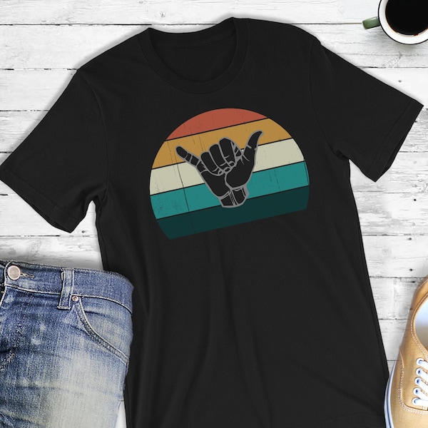 Retro Shaka Shirt - Cool Surf Sign t-shirt - Vintage Surfer Shirt - Surfing Gift Idea - Sunset Beach Life T - Shaka Symbol Unisex T-Shirt