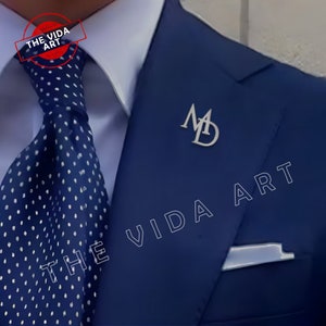 Personalisierte Initialen Revers Pin, Groomsmen Vorschlag Benutzerdefinierte Broschen, Hochzeitsgeschenke, Jubiläumsgeschenke, Weihnachtsgeschenke, Geschenk für ihn. Bild 1