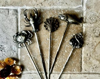 Antieke Franse verzilverde Hatelet-taartstiften met zeevruchtenthema | Franse brochettes Vleesspiesjes | Franse decoratieve vintage Kitchenalia