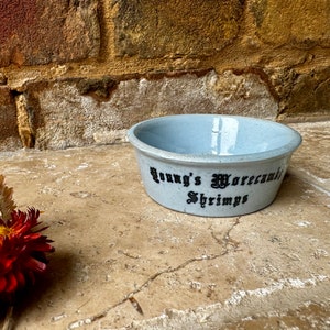 &quot;Seltener antiker viktorianischer Keramiktopf &quot;&quot;Young&#39;s Morecambe Shrimps&quot;&quot; In Blau |.&quot; Seltener englischer Werbetopf