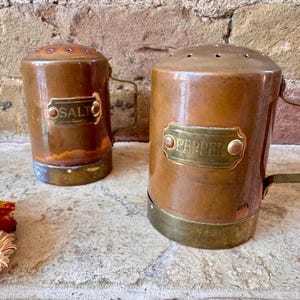 Salt- och pepparkar: Vintage köksredskap, engelska Kitchenalia, mässing och koppar, amerikanska tullar ingår