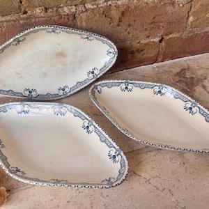 Puede incluir: Un letrero de madera rústica con el texto "Welcome to our home" en letras blancas. El letrero presenta un acabado envejecido y un diseño sencillo y acogedor, perfecto para un porche o entrada.