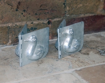 Französische Vintage Anfang bis Mitte Jahrhundert Aluminium Schokoladenform, in Form von Enten, Brocante Rustikaler Bauernhaus-Stil