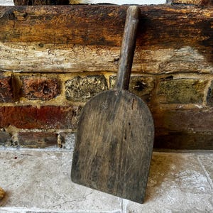 Antikes Französisches Brotbrett aus Holz | Hackblock oder Schneidebrett ideal als Charcuterie-Platte | Rustikale Vintage Küche