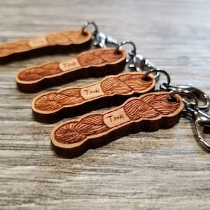 Tsuki Yarn Hank Stitch Marker