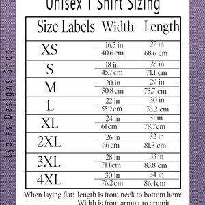 Puede incluir: Tabla de tallas de camiseta unisex con medidas en pulgadas y cent&iacute;metros. La tabla muestra las etiquetas de talla, el ancho y la longitud para las tallas XS a 4XL.