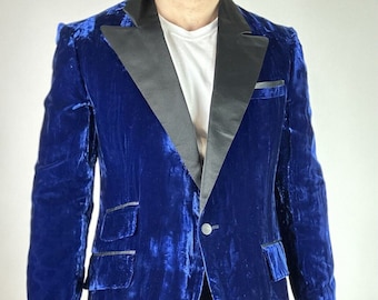 1960s blue velvet dinner jacket peak lapel tailored in USA evening wear 40S