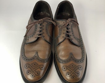 1960s 'velvet-eez' mid brown USA made leather longwing tip brogues size US 8.5 D, Uk 8