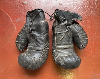 Gants de boxe en cuir de l'armée russe de l'URSS, à lacets, pièce d'exposition au détail