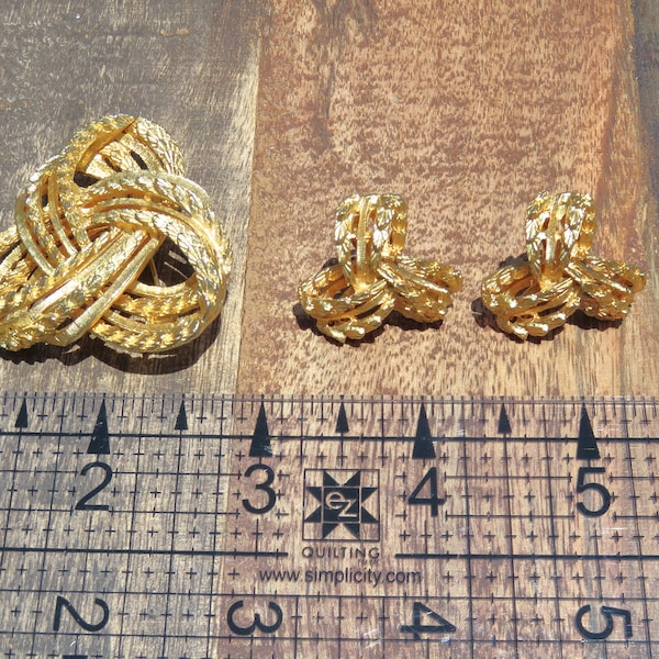 Vintage Gold Triple Twist Brooch and Earring Set // Unsigned Gold Clip On Earrings and Brooch Set //