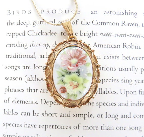 RARE Luzier Solid Perfume Locket Necklace // Flora
