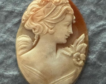 手彫りサードニクスシェルカメオ：女神フローラ、60 mmルース