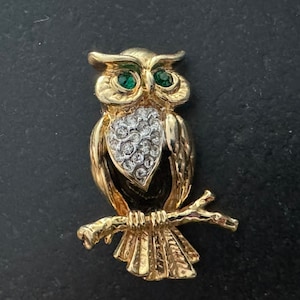Vintage OWL Brooch, Black Enamel and Green & Clear Rhinestone Owl Brooch Pin, Gold Tone Animal Wild Bird Brooch, Wise Bird Owl Brooch.