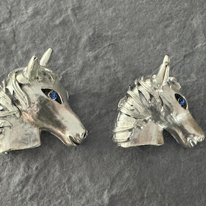 Vintage Pair of Horse Head Brooch Pin, 2 Horse Heads Satin Silver Tone Animal Brooch, Sapphire Blue Rhinestone Eye Pin, Horse Lovers Jewelry