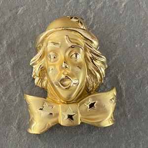 Vintage Clown brooch Large Statement Clown pin Light Matte & Chrome Gold tone metal Clown pin Huge Massive Bold Clown Face with Bow brooch