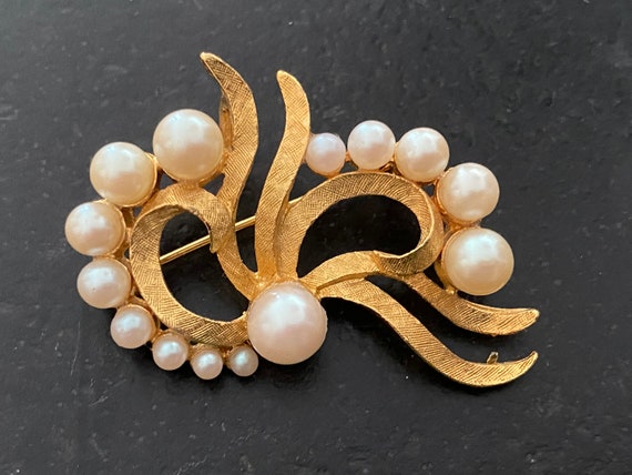 Vintage DFA Simulated Pearl Brooch / Pendant, Dub… - image 3