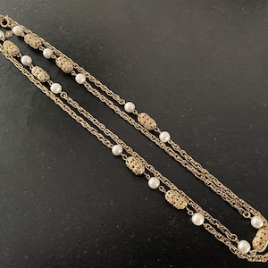 Vintage 70s Sarah Coventry &quot;Filigree Lady&quot; Gold Tone Faux Pearl Chain Necklace. Sarah Cov Filigree Beads Faux Pearls Long 115 cm Necklace