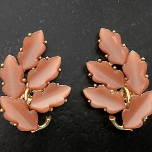 Vintage Lisner Oversized Thermoset Clip On Earrings. Vintage Retro Designer Signed Gold Tone Thermoset Leaf Large Clip On Earrings.