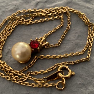 Vintage AVON Delicate Necklace. Faux Pearl and Red Rhinestone Pendant Gold Metal Chain Necklace. Dainty pearl necklace