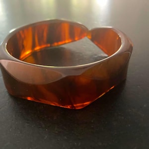 Vintage Lucite Bangle Bracelet. Translucent faux tortoise shell lucite bracelet Vintage retro marble brown lucite bangle Unique vintage gift