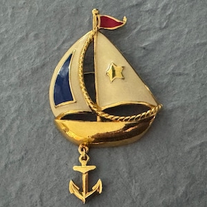 Vintage AVON Sailboat brooch, Signed Avon Boat Pin, Sailboat with Dangling Anchor Pin Brooch, Gold metal Enamel nautical boat brooch pin