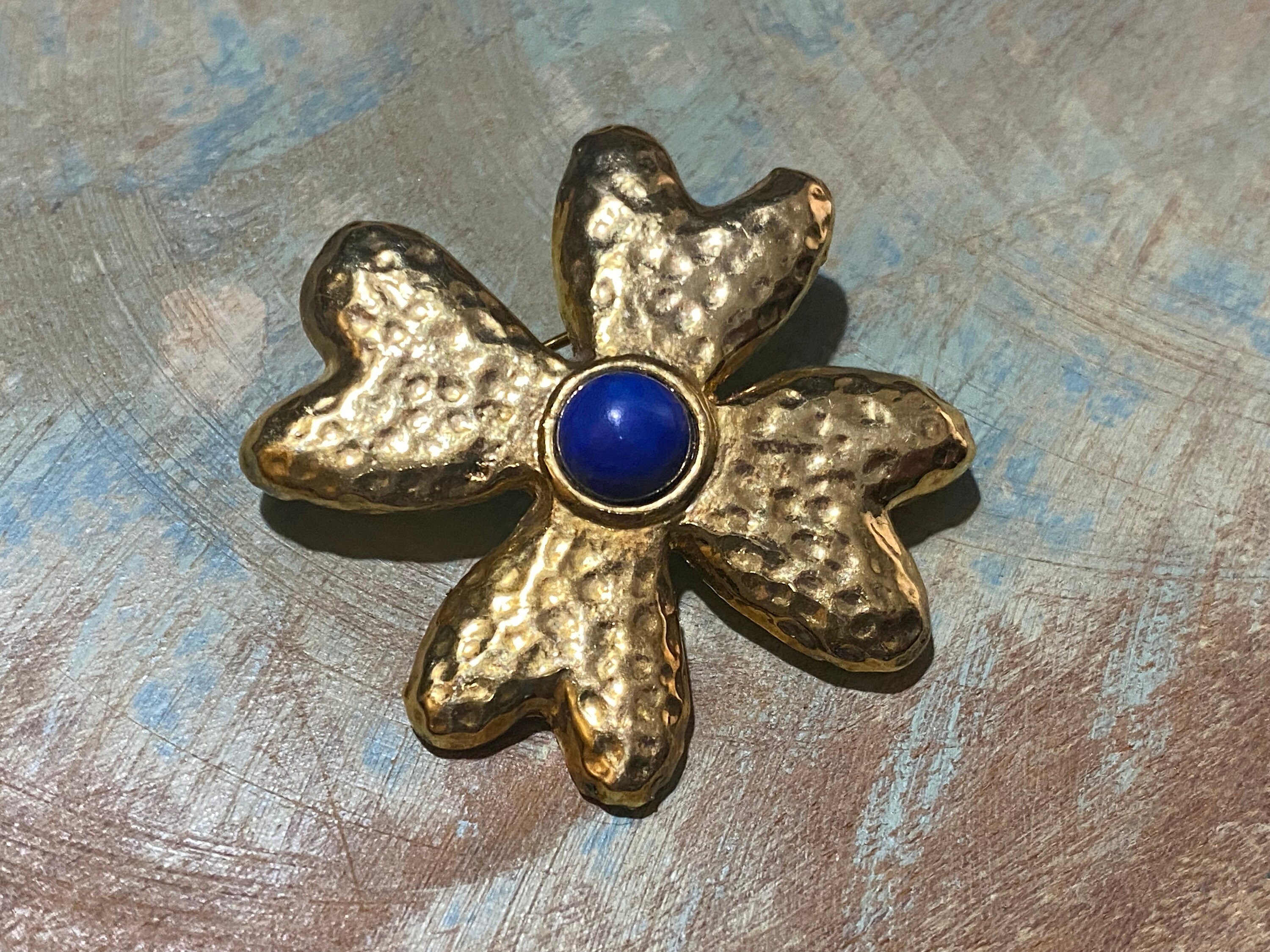 Broche Vintage En Cristaux Bleu-vert Sur Fond Or - Travail Fin En Relief, Pièce Unique
