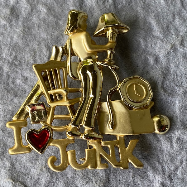 vintage DANECRAFT I Love Junk Brooch, broche sur le thème de la vente de garage, broche de bijoux amusantes Danecraft