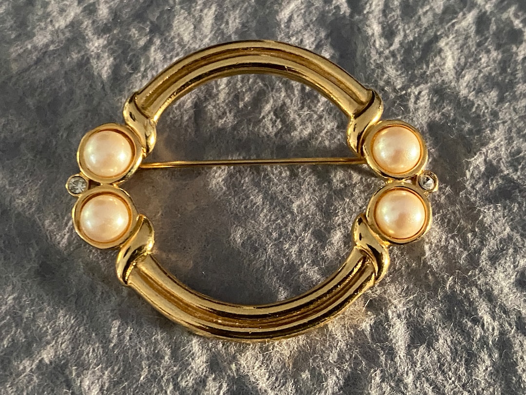 Broche Vintage Monet – Métal Doré – Bijou Ancien – Bon état