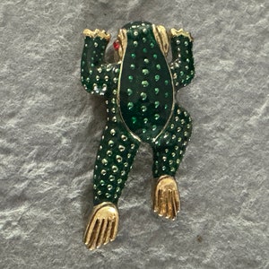 Green Enamel Climbing Frog Brooch, Red Rhinestone Eyes Green Enamel Gold Tone Frog / Toad Brooch Pin, Unsigned Designer Figural Brooch
