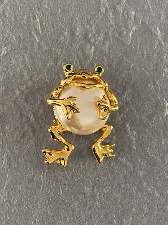 Vintage Frog or Toad Brooch with Faux Pearl Belly… - image 1