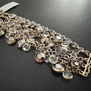 Pulseira com engastes de mercado negro da Casa Branca, pulseira com vários fios, pulseira Cha Cha em tom de prata e ouro WHBM com cartão original