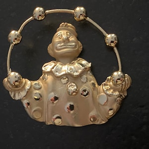 Vintage Signed AJC Juggling Clown brooch, Statement Clown pin Light Matte & Chrome Gold tone metal Clown pin, Clown Face brooch