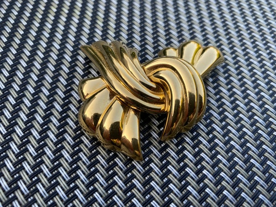 Vintage MONET Ribbon Motif Brooch, Statement Mass… - image 4